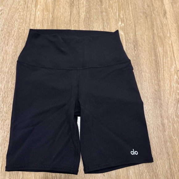 ALO Yoga Women's Black Bike Shorts 9 in - Picture 1 of 5
